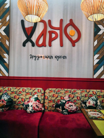 Гобеленовые ткани в ресторане грузинской кухни Харчо | TAPTEX.RU
