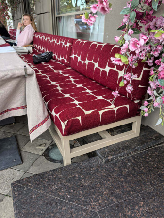 Мебельные гобелены TAPTEX в интерьере КуКу Краснодар HoReCa
